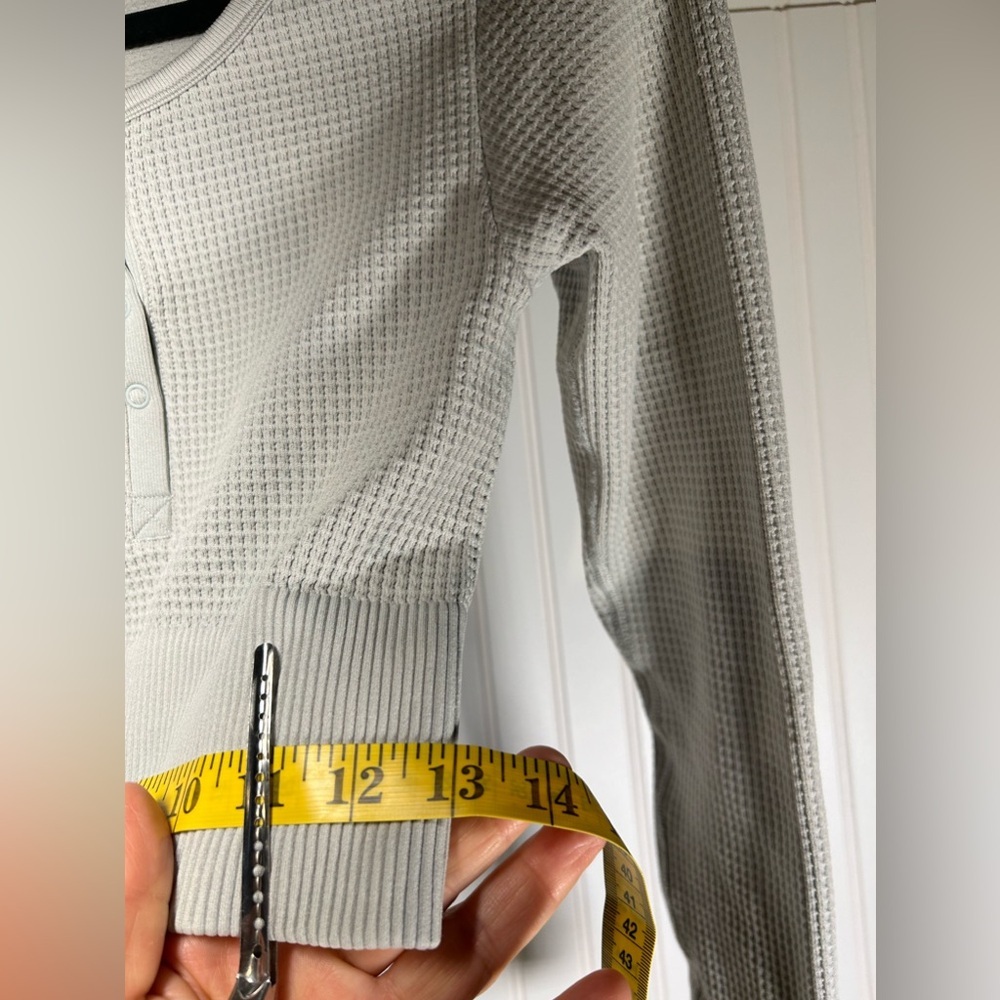 Offline by Aerie women’s long sleeve grey top size S in perfect condition - Picture 8 of 10